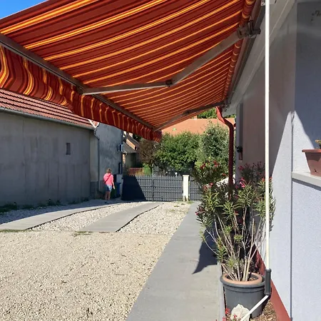 아파트 Vadviragos *